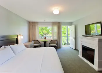 Seaglass Inn & Spa hotel thumbnail 4