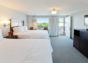 Seaglass Inn & Spa hotel thumbnail 5
