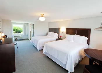 Seaglass Inn & Spa hotel thumbnail 6