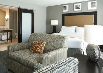 Holiday Inn Hotel & Suites East Peoria by IHG hotel thumbnail 3