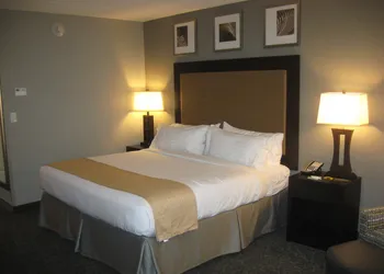 Holiday Inn Hotel & Suites East Peoria by IHG hotel thumbnail 4