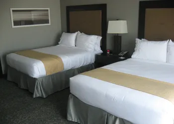Holiday Inn Hotel & Suites East Peoria by IHG hotel thumbnail 6