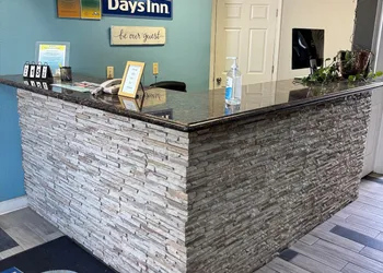 Days Inn by Wyndham West Branch Iowa City Area hotel thumbnail 2