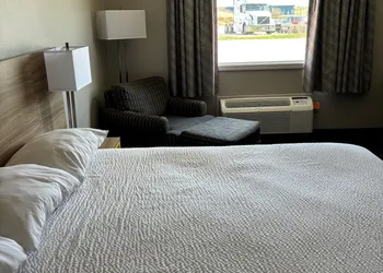 Days Inn by Wyndham West Branch Iowa City Area hotel thumbnail 7