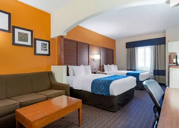 Comfort Suites Stevensville - St. Joseph hotel thumbnail 5