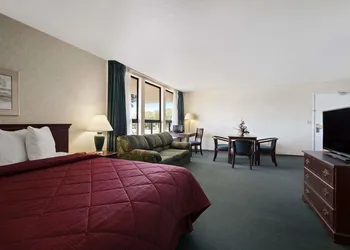 Days Inn by Wyndham Gilroy hotel thumbnail 4