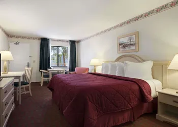 Days Inn by Wyndham Gilroy hotel thumbnail 5