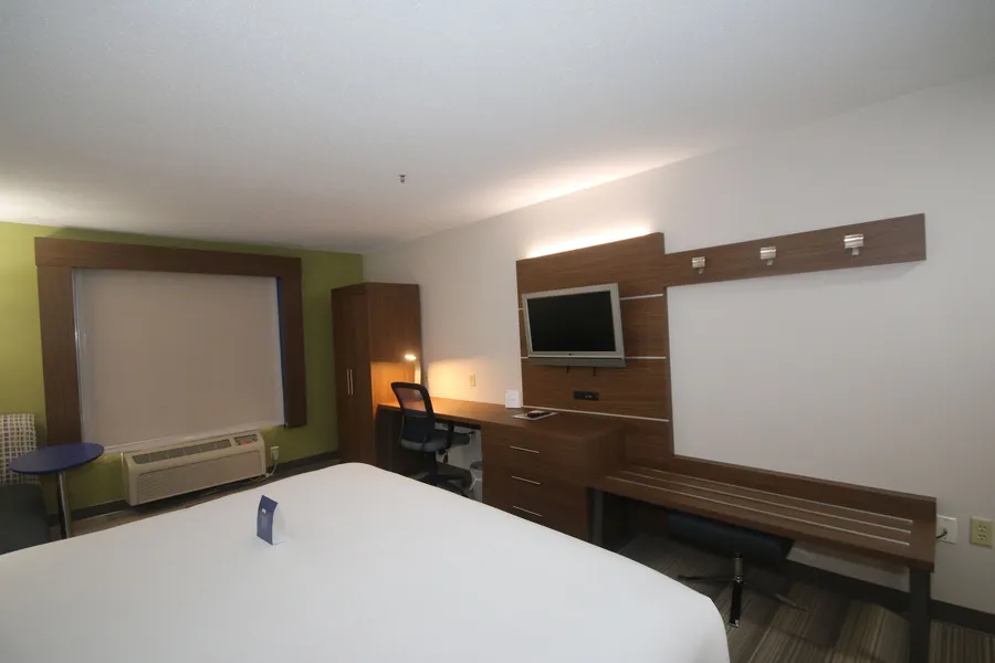 Holiday Inn Express Hotel & Suites Greensboro - East by IHG hotel detail image 6