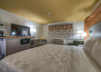 Holiday Inn Tacoma Mall by IHG hotel thumbnail 2