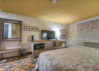 Holiday Inn Tacoma Mall by IHG hotel thumbnail 4