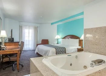 Pacifica Beach Hotel hotel thumbnail 3