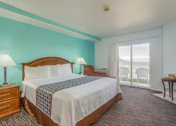 Pacifica Beach Hotel hotel thumbnail 6