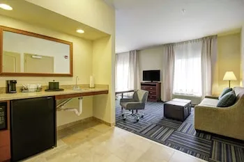 Hampton Inn & Suites Alexandria hotel thumbnail 8