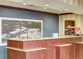 Hampton Inn & Suites Alexandria hotel thumbnail 2