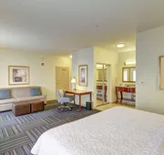 Hampton Inn & Suites Alexandria hotel detail image 7