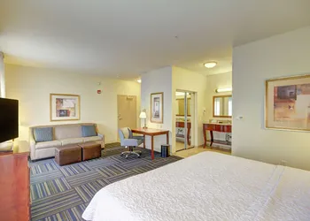 Hampton Inn & Suites Alexandria hotel thumbnail 7