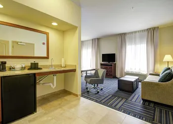 Hampton Inn & Suites Alexandria hotel thumbnail 8