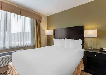 Hotel Watertown hotel thumbnail 2