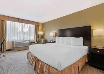 Hotel Watertown hotel thumbnail 6