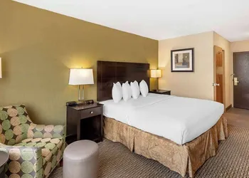 Hotel Watertown hotel thumbnail 7