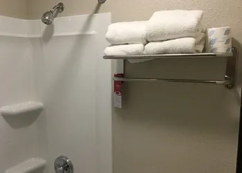 Econo Lodge Lincoln hotel thumbnail 6