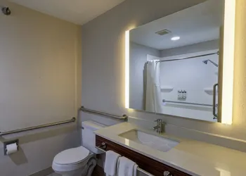 Holiday Inn Express & Suites Shelbyville Indianapolis by IHG hotel thumbnail 3