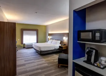 Holiday Inn Express & Suites Shelbyville Indianapolis by IHG hotel thumbnail 4