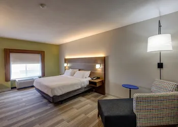 Holiday Inn Express & Suites Shelbyville Indianapolis by IHG hotel thumbnail 5
