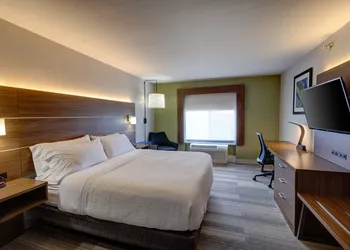 Holiday Inn Express & Suites Shelbyville Indianapolis by IHG hotel thumbnail 8