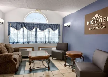 Microtel Inn & Suites by Wyndham Lincoln hotel thumbnail 3