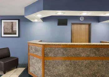 Microtel Inn & Suites by Wyndham Lincoln hotel thumbnail 4