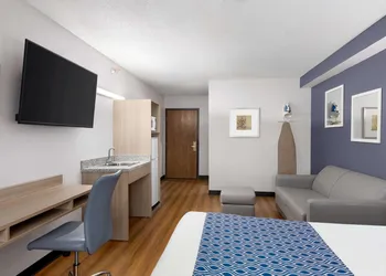 Microtel Inn & Suites by Wyndham Lincoln hotel thumbnail 5