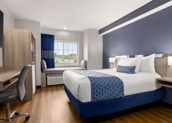 Microtel Inn & Suites by Wyndham Lincoln hotel thumbnail 7