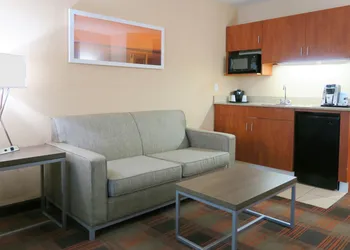 Holiday Inn Express & Suites Elk Grove Central - Hwy 99 by IHG hotel thumbnail 2