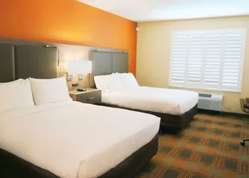 Holiday Inn Express & Suites Elk Grove Central - Hwy 99 by IHG hotel thumbnail 6