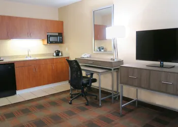 Holiday Inn Express & Suites Elk Grove Central - Hwy 99 by IHG hotel thumbnail 8