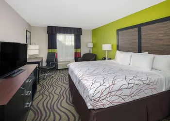 La Quinta Inn by Wyndham Calhoun South I-75 hotel thumbnail 4
