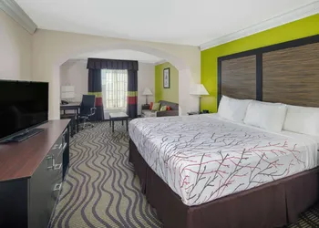 La Quinta Inn by Wyndham Calhoun South I-75 hotel thumbnail 8