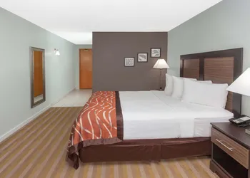 Baymont by Wyndham Grand Haven hotel thumbnail 8