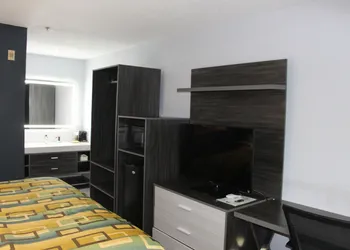 Douglas Inn And Suites hotel thumbnail 5