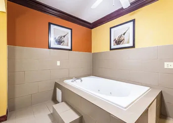 Comfort Suites Lake Jackson Clute hotel thumbnail 2