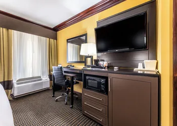 Comfort Suites Lake Jackson Clute hotel thumbnail 4