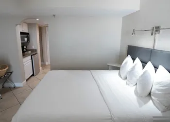 Barefoot Beach Club hotel thumbnail 5