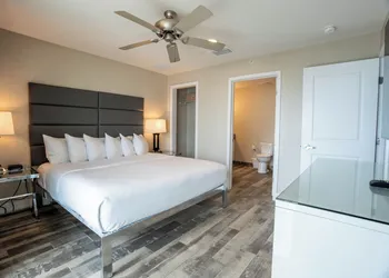 Barefoot Beach Club hotel thumbnail 8