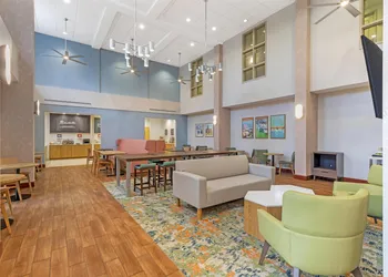 Hampton Inn & Suites Plymouth hotel thumbnail 2