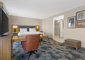 Hampton Inn & Suites Plymouth hotel thumbnail 7