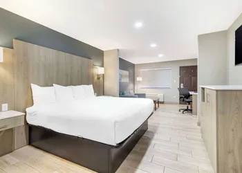 Best Western Plus Edinburg Inn & Suites hotel thumbnail 7