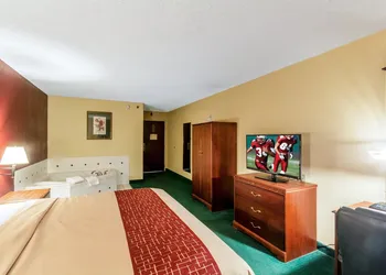 Red Roof Inn Morehead hotel thumbnail 6