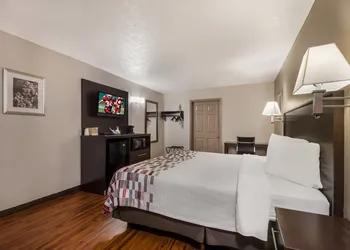 Red Roof Inn Crossville hotel thumbnail 4