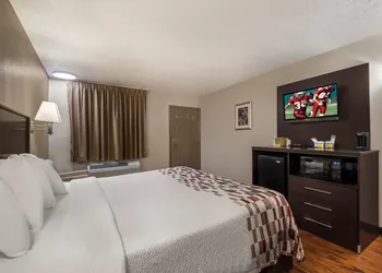 Red Roof Inn Crossville hotel thumbnail 5